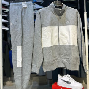 Conjunto NK Sportswear Essentials