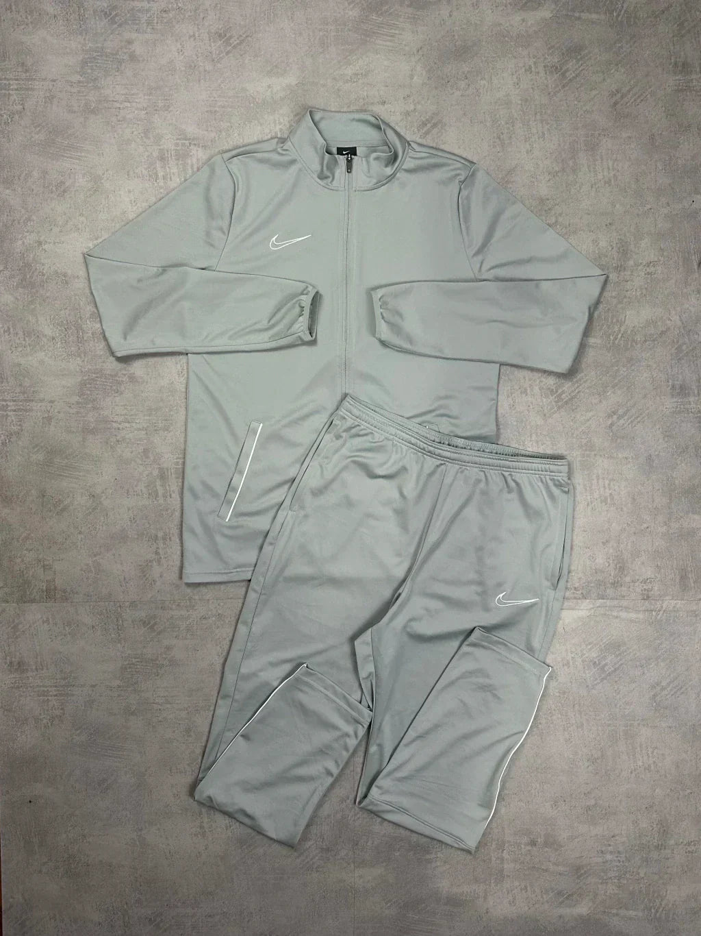 Conjunto NK Dri-Fit 2021 (Cinza e Branco)